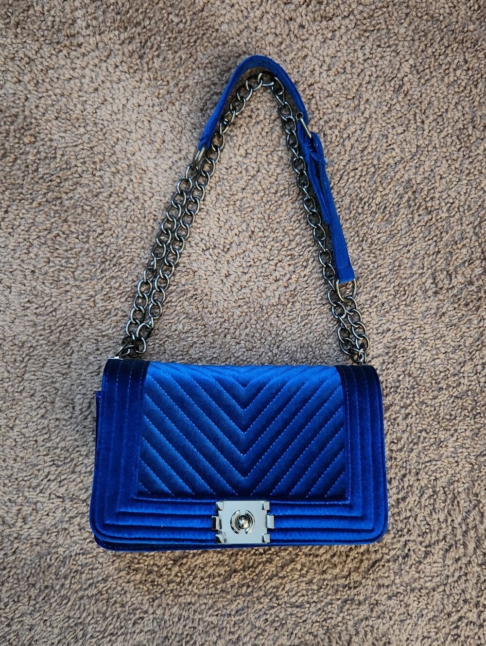 Women's Velvet Quilted Chain Shoulder Bag - Royal Blue